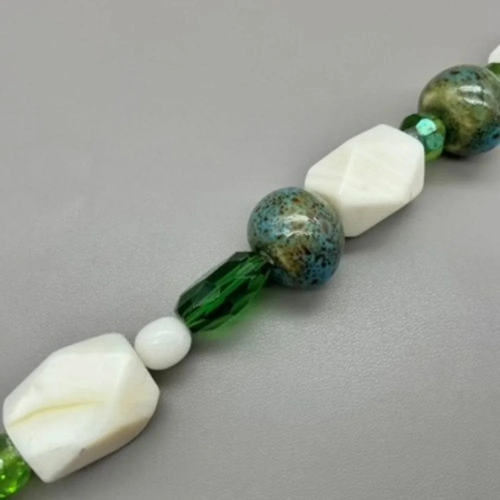 Beaded Bracelet Womens Green White Blue Ceramic Glass Toggle Clasp 8.5 Inch
